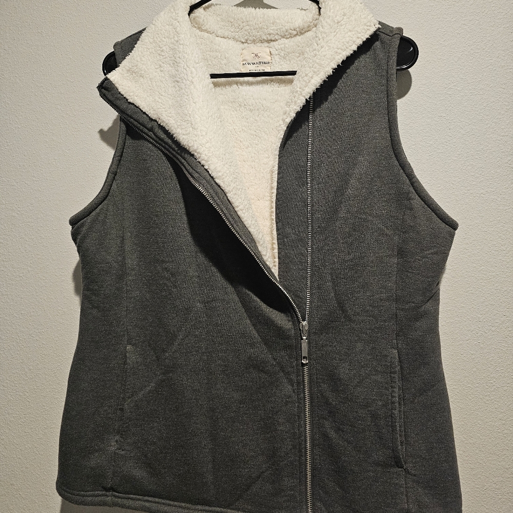 Women's large Banana Republic gray vest with white fuzzy material on the inside